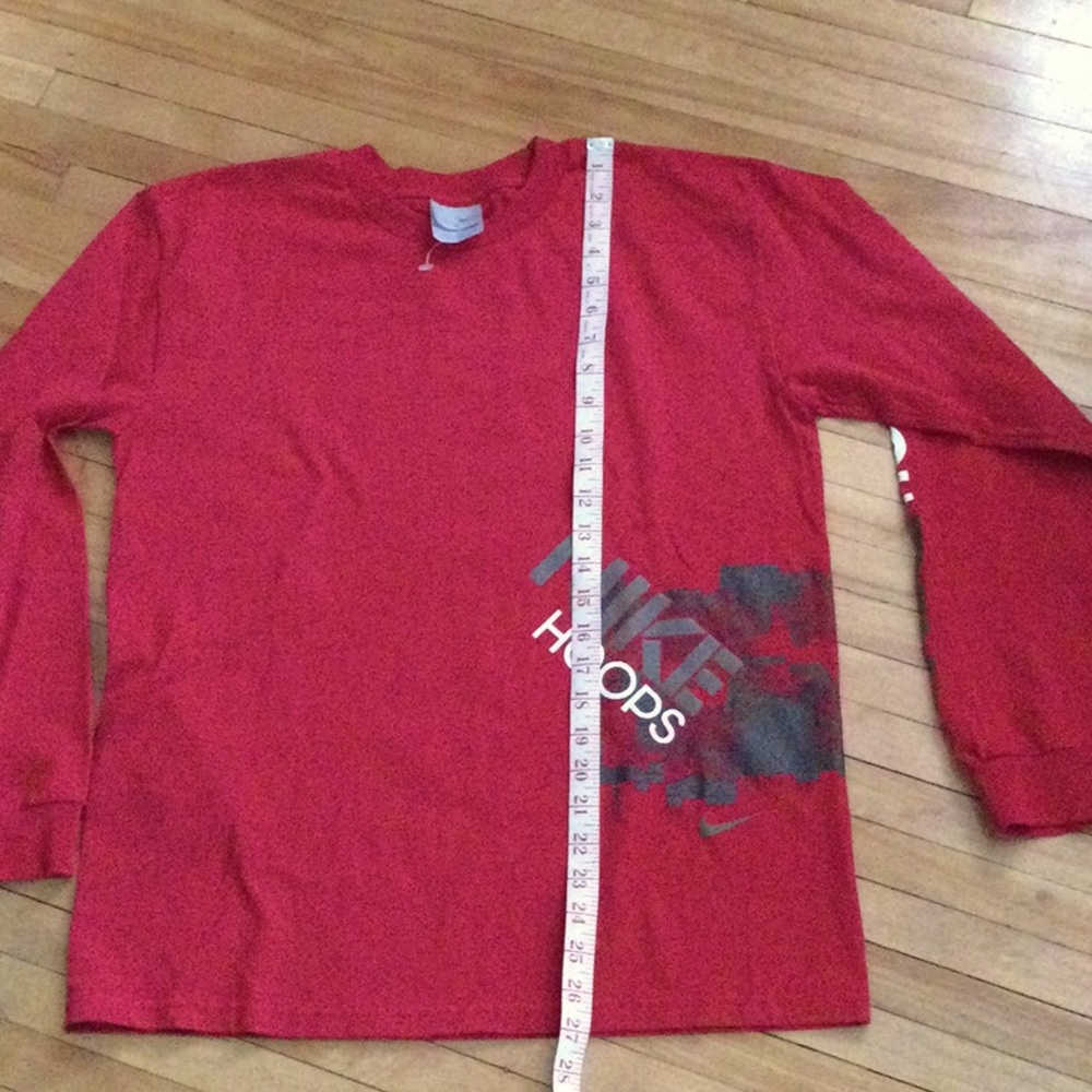 Nike T-Shirt. Youth. - Picture 6 of 7